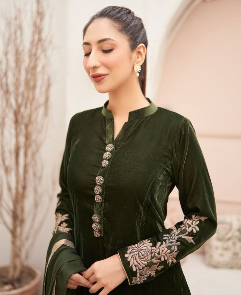 Toasty Tones: Salwar Kameez for a Cozy Winter Embrace