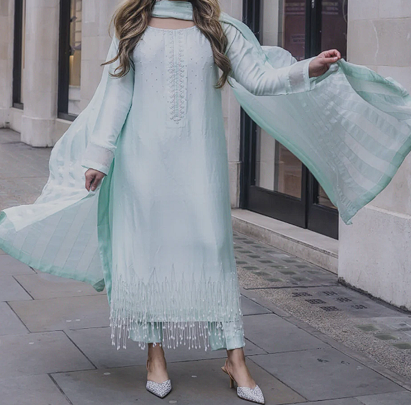 Versatility of Pakistani Ladies Kurtis/Kurtas : Perfect for any Occasion