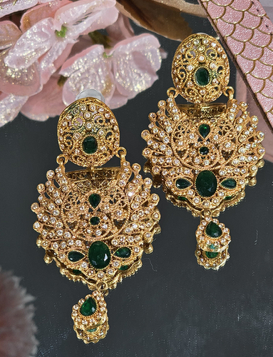 Traditional Accessories: Elevate Your Desi Look in the UK with the Perfect Jhumkas!