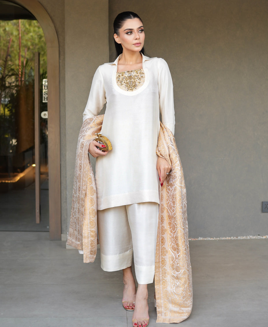 “Noor e Nazakat” Raw silk (Farshi Shalwar suit)
