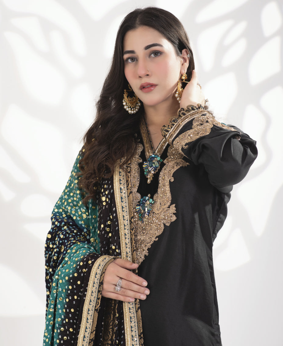 Midnight Mahal (Rawsilk Chunri outfit)