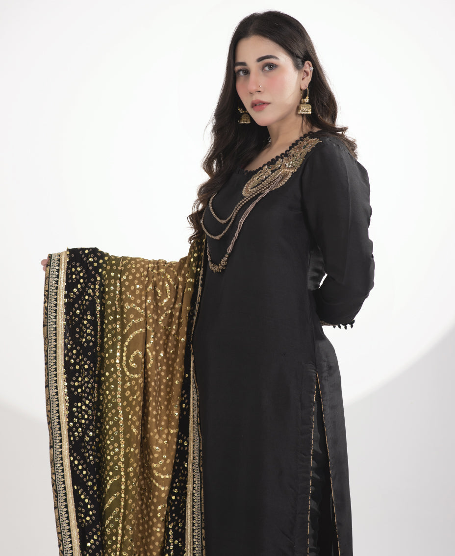 Zarina-e-Zeb ( Rawsilk Chunri outfit)