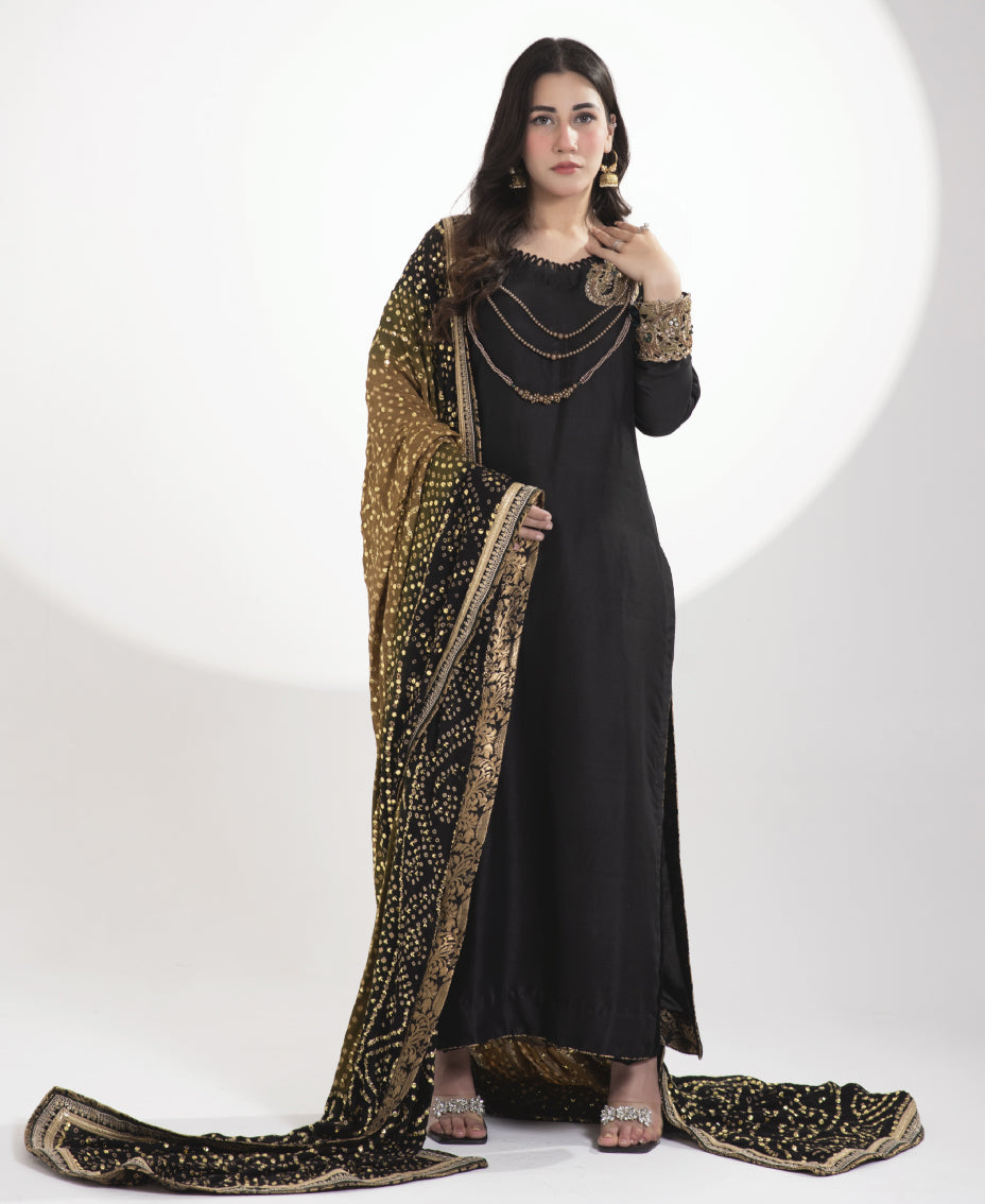 Zarina-e-Zeb ( Rawsilk Chunri outfit)