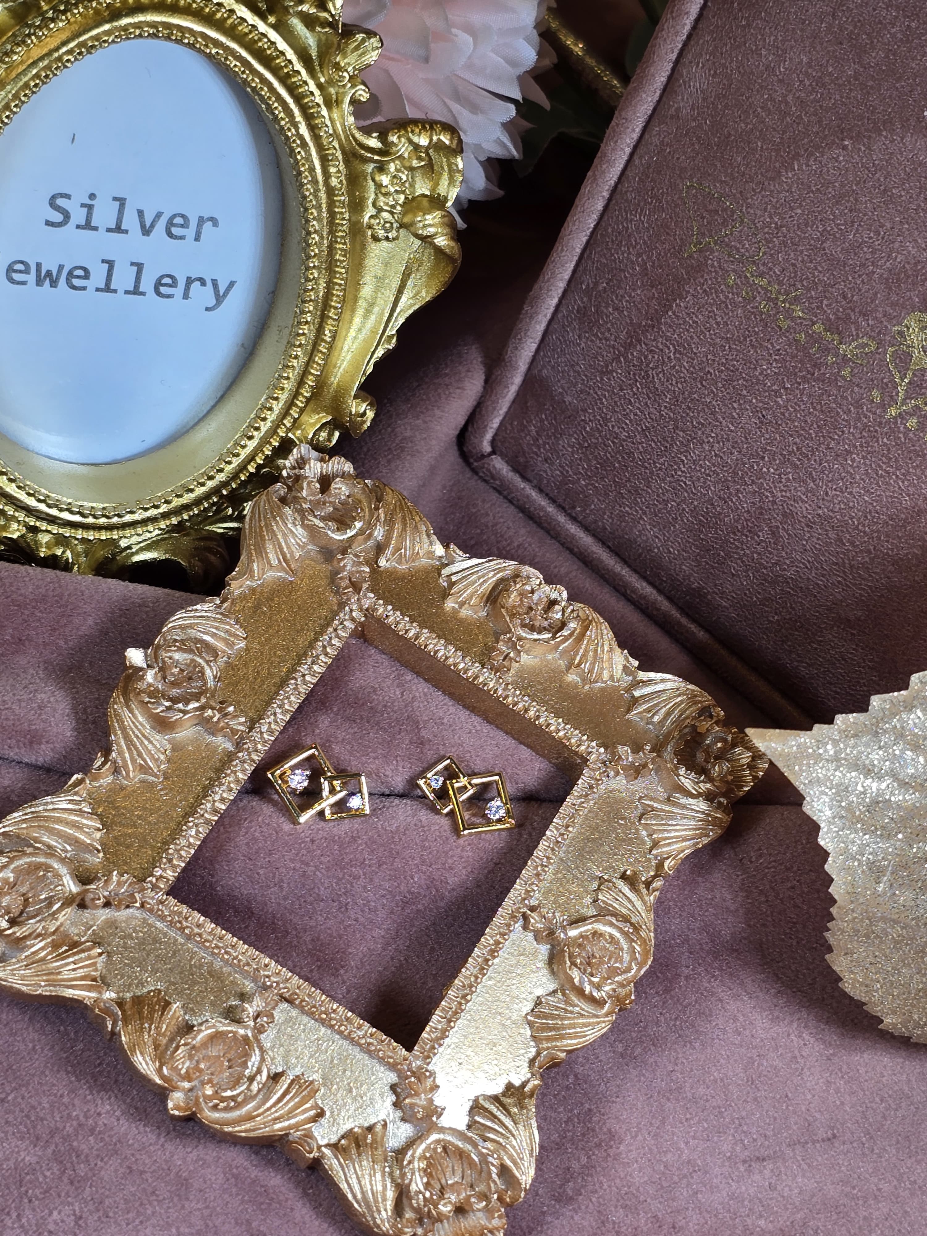 Chic Gold Studs