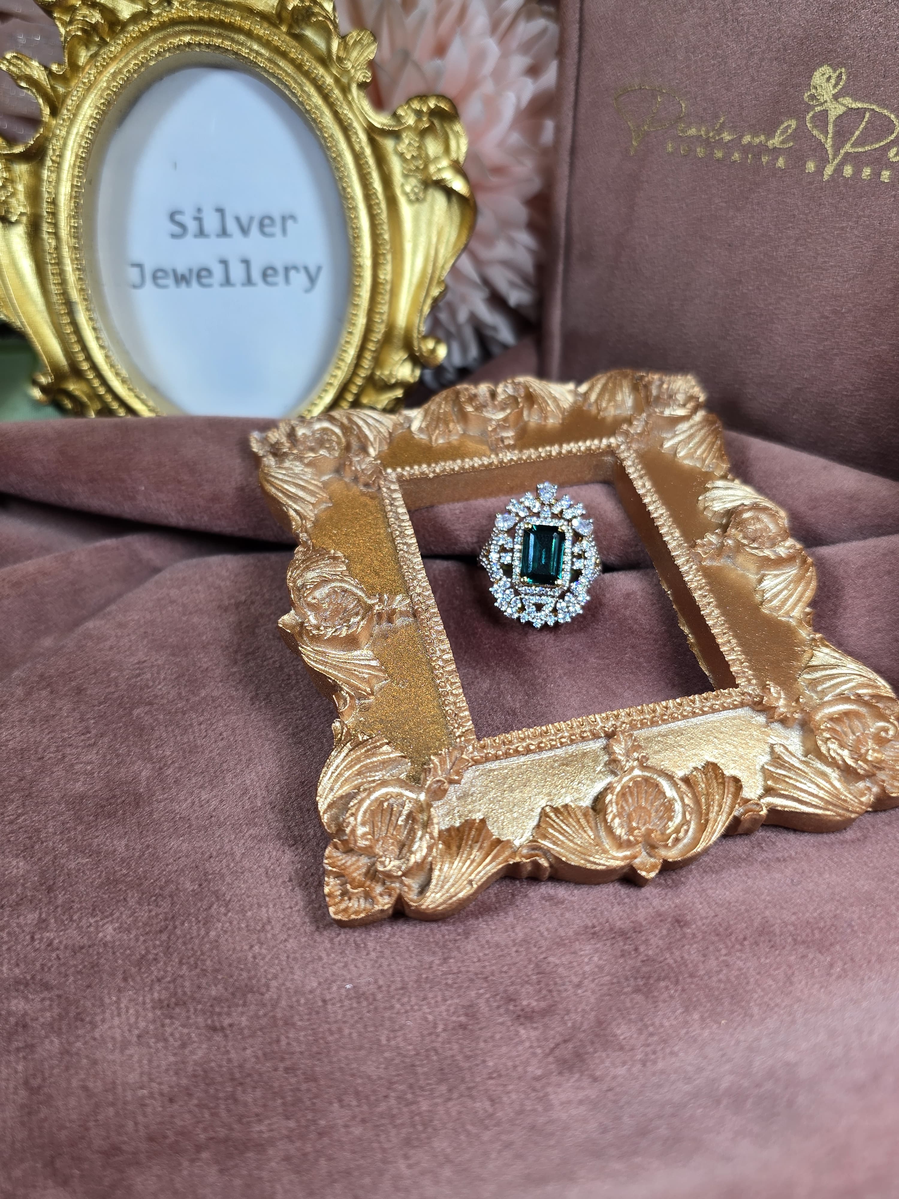 Emerald Regal Set