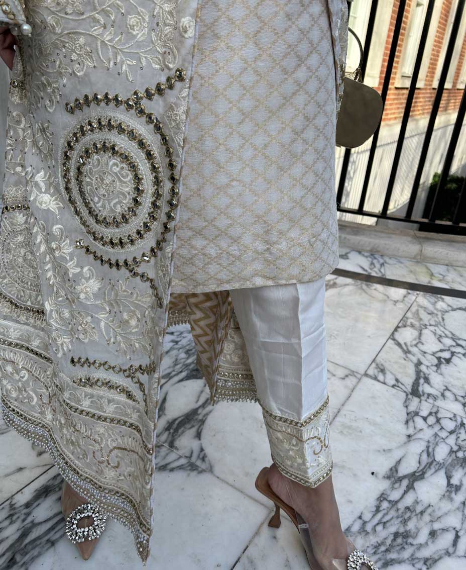 The White and Gold Kaftan | Pakistani Kaftan Dress