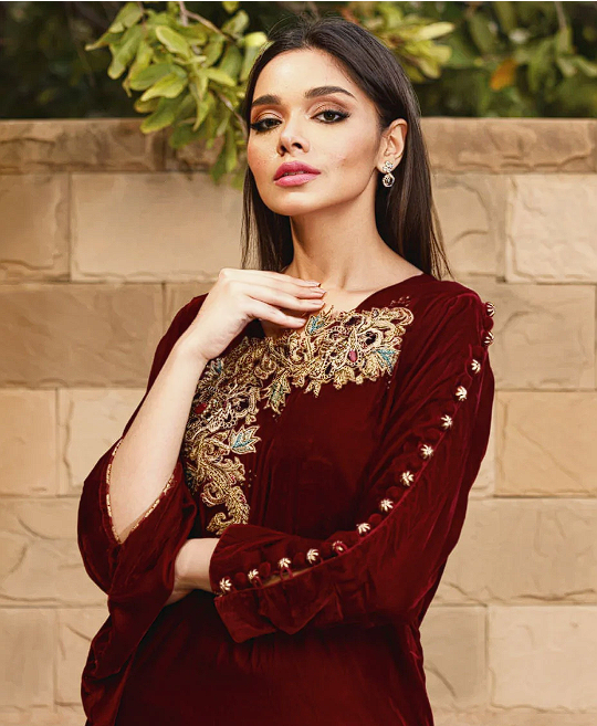 Spring Elegance: Pakistani Kaftan Salwar Kameez