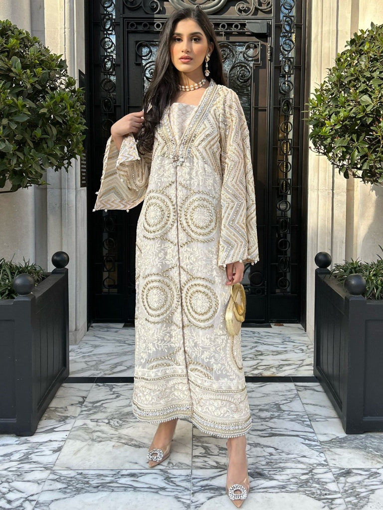 Festive Grandeur: The White and Gold Kaftan - An Epitome of Luxury for Your Summer Celebrations